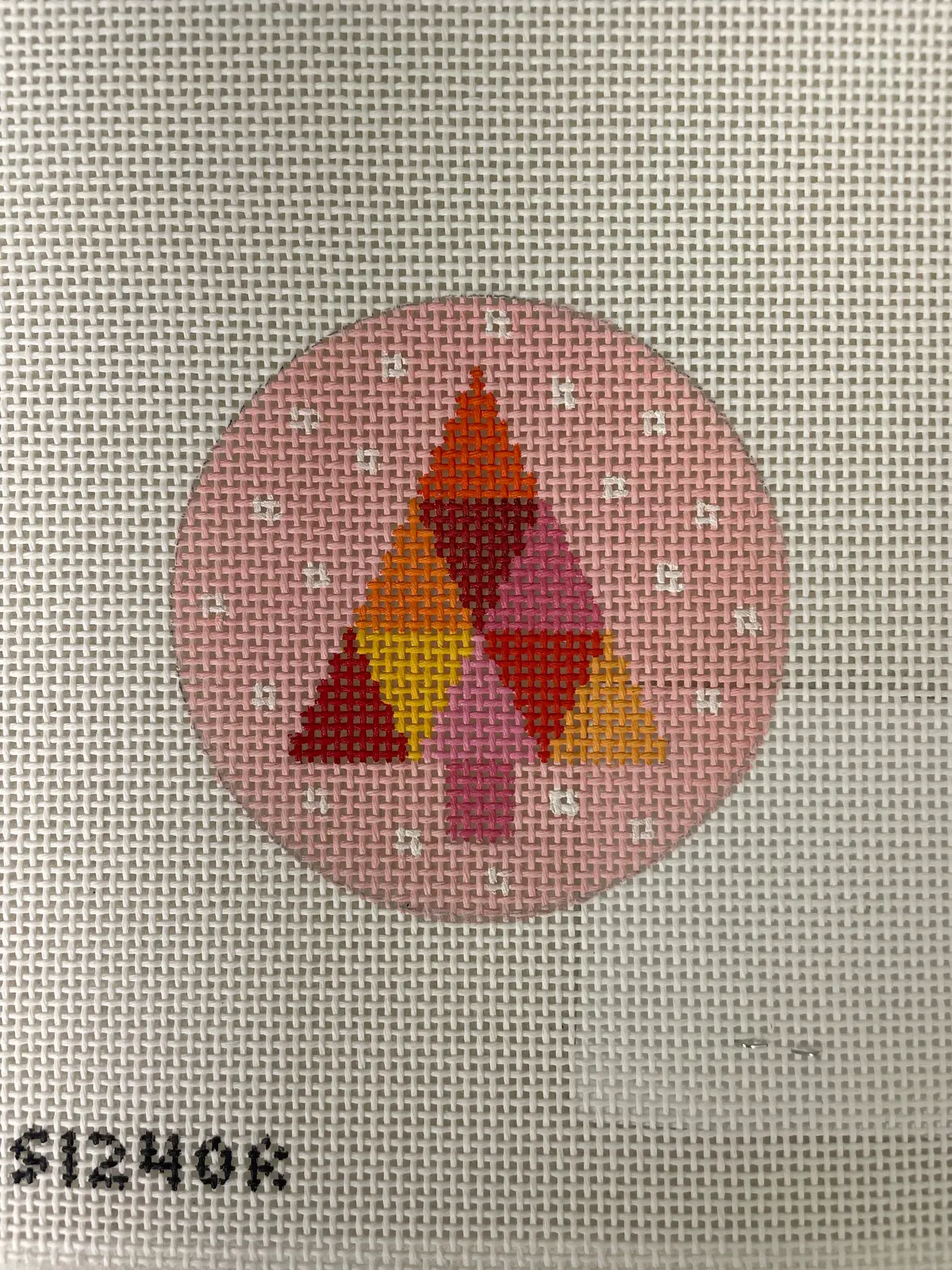 Stitch It's Si240r Multicolor Tree On Pink Round 1