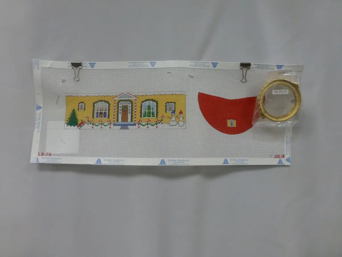 * Julia's Needlepoint Lb72 Christmas House 1