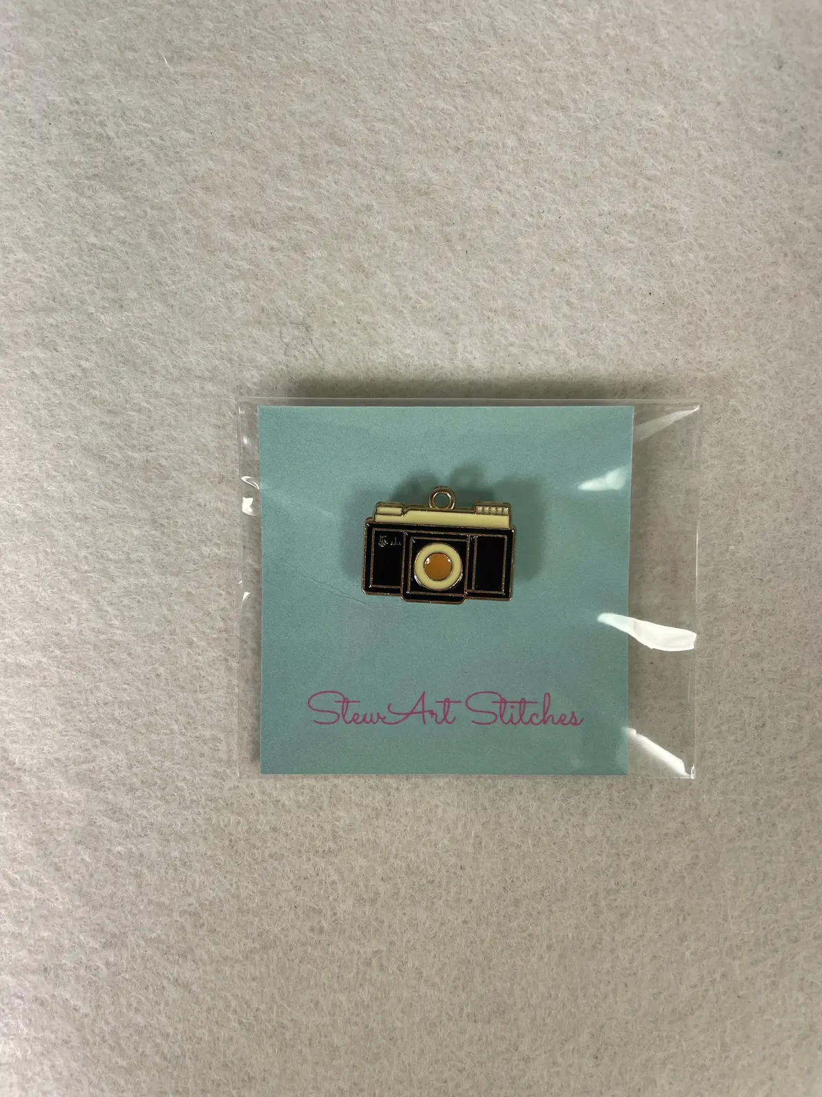 *Stewart Stitches Black Camera Needleminder 1
