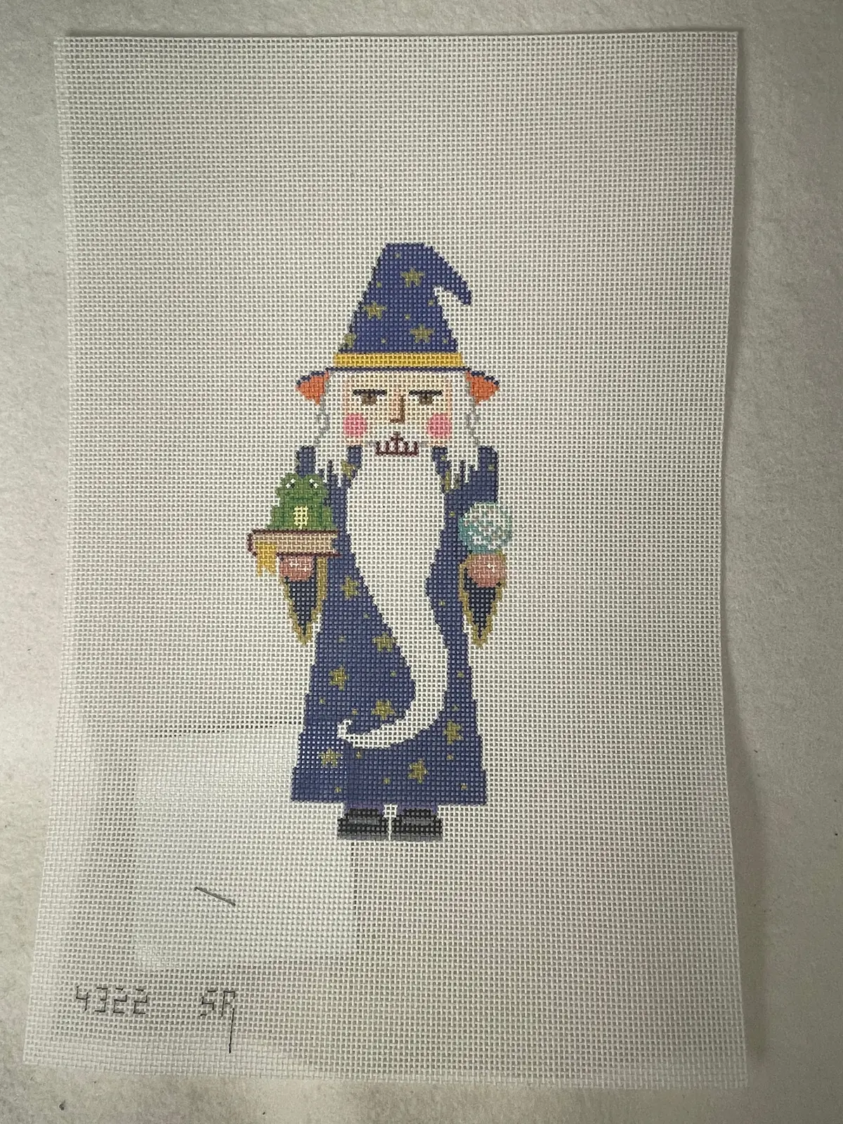 * Sale / Susan Roberts Needlepoint Designs 4322 Halloween Warlock 1