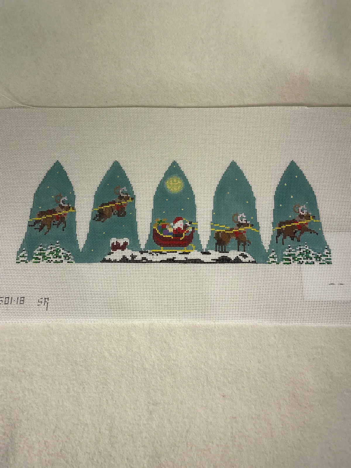 * Susan Roberts Needlepoint Mh5501 Rooftop Flight 3D Bell 1