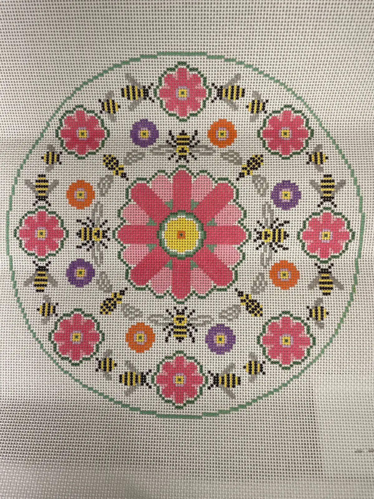 * Doolittle Stitchery P128 Flower And Bee's Round 1