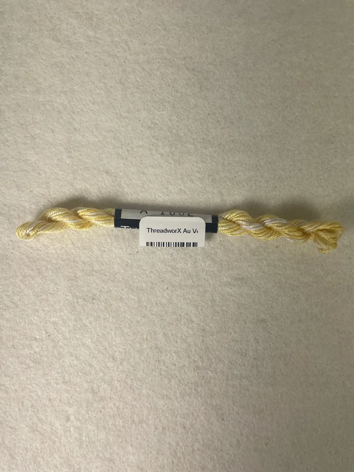 Threadworx Au Ver A Soie O/D Silk- A1002 Lemon Ice 1
