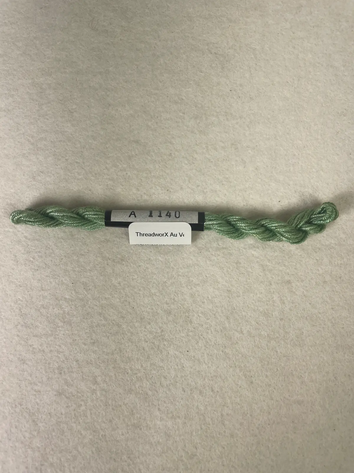 Threadworx Au Ver A Soie O/D Silk-  A1140 Princess Pea 1