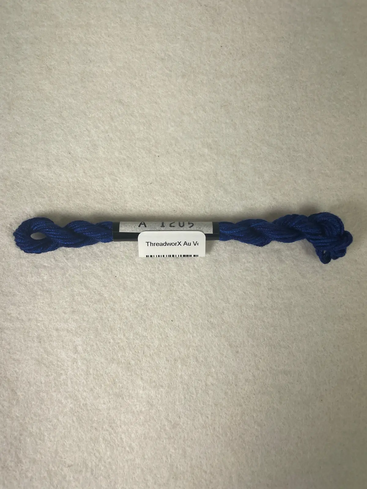 Threadworx Au Ver A Soie O/D Silk-  A1205 Blue Saphire 1