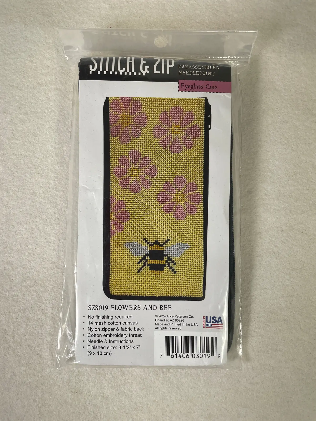 Alice Peterson Sz3019 Flowers And Bees Eyeglass Case 1
