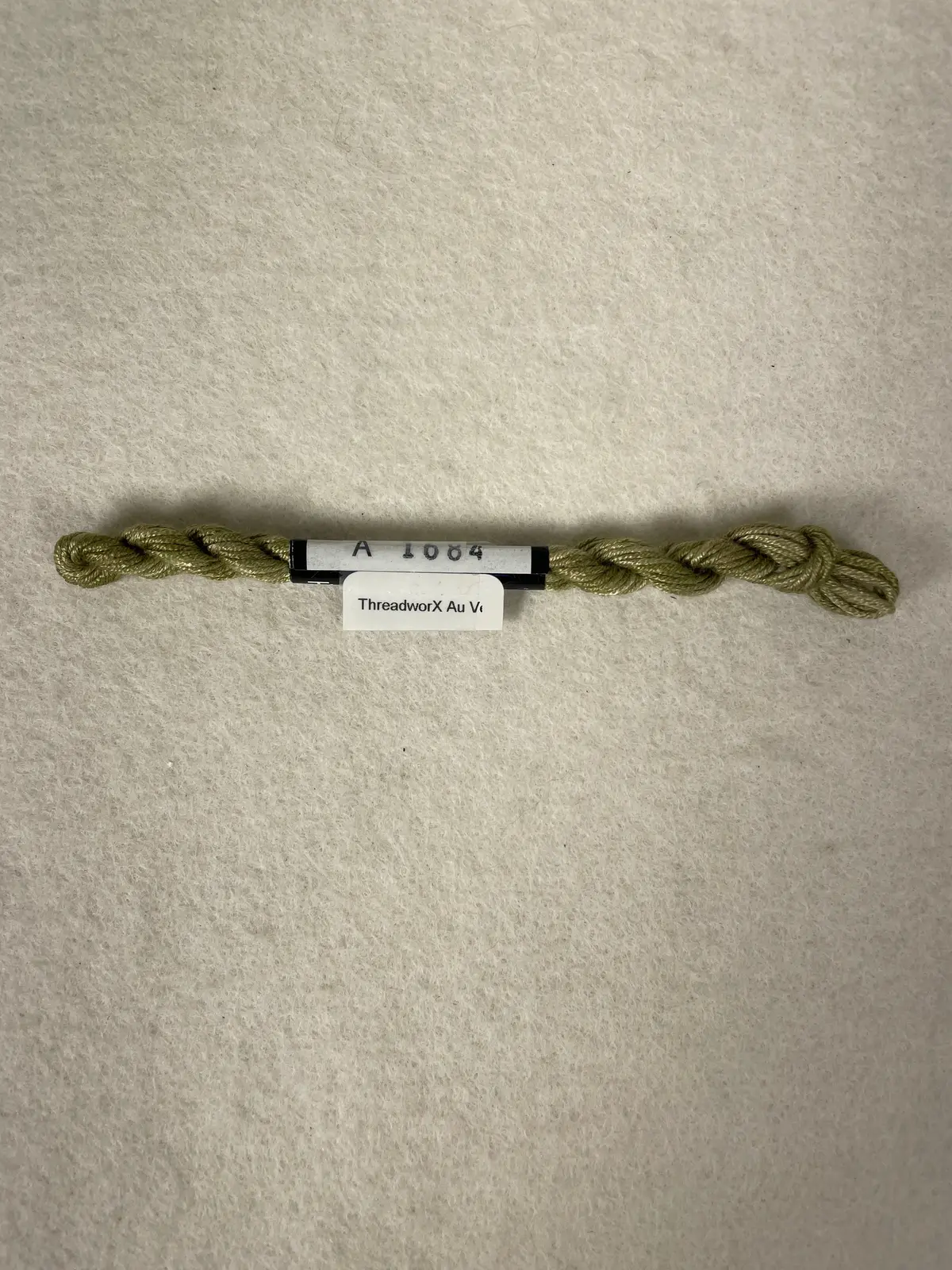 Threadworx Au Ver A Soie O/D Silk- A1684 Olive Oopsie 1