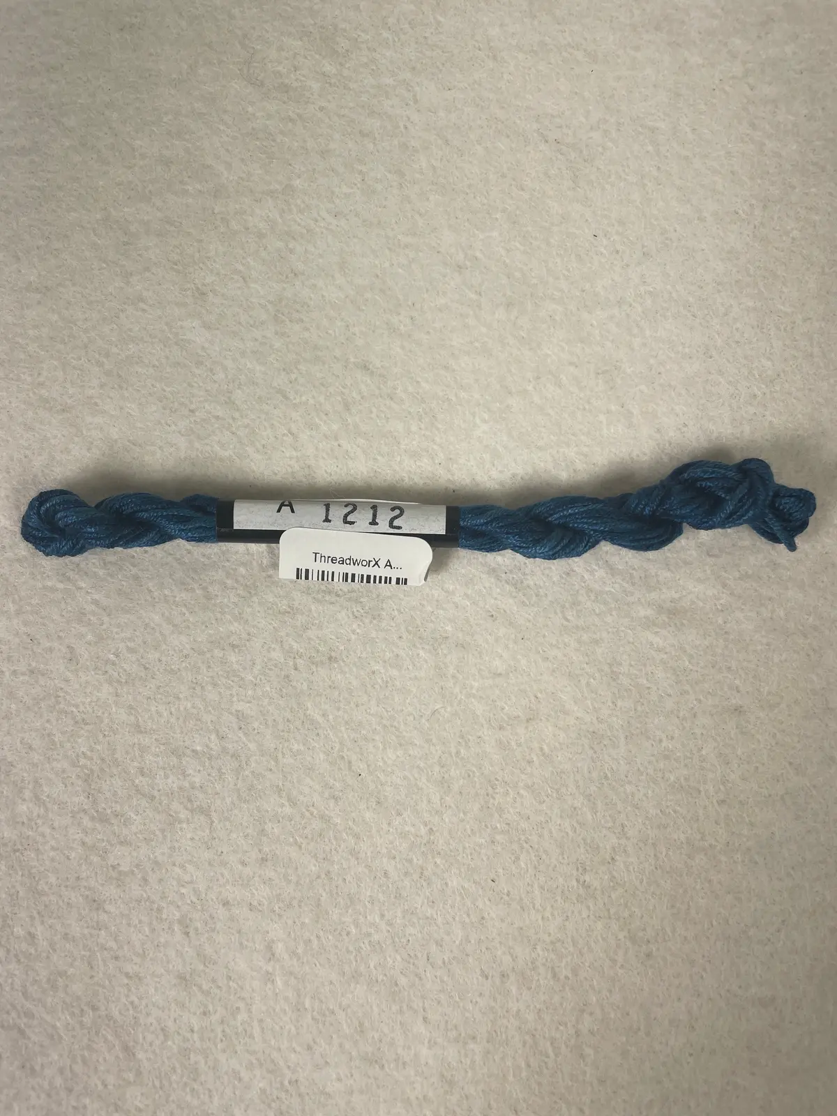 Threadworx Au Ver A Soie O/D Silk-  A1212 Marine Blue 1