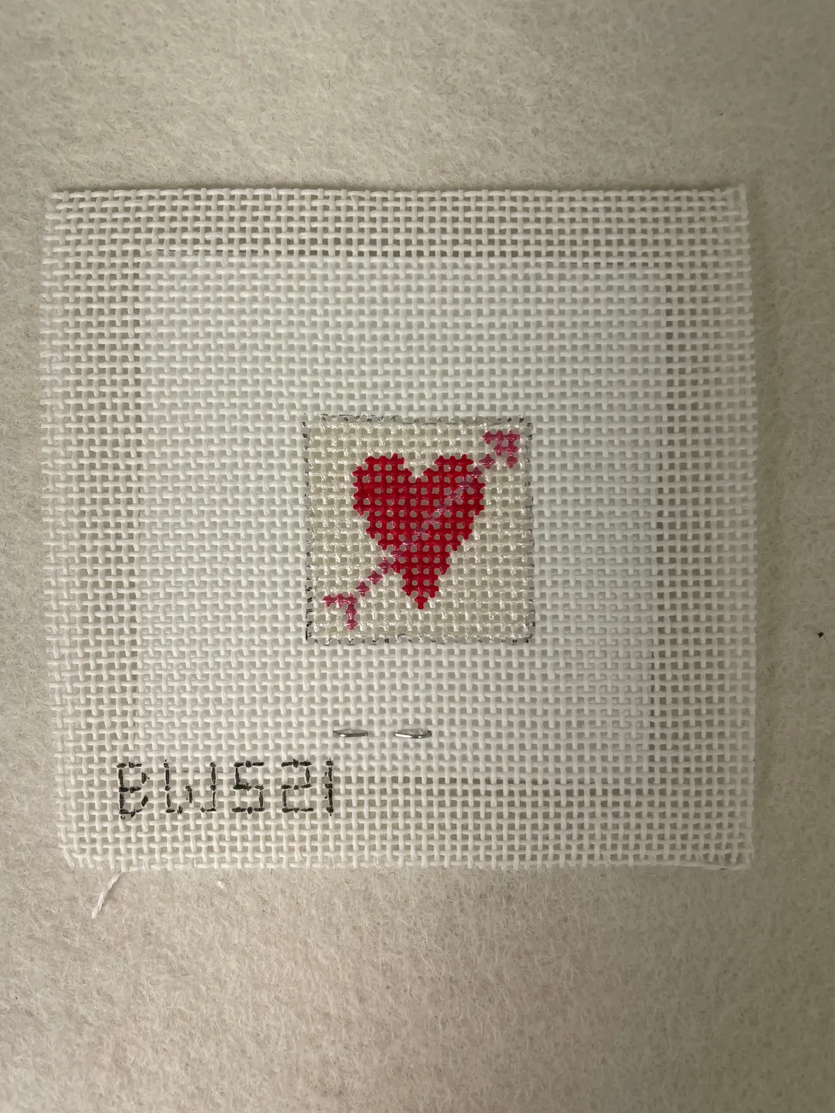 * Blue Waters Needlepoint Bw521 Heart With Arrow 1 Inch Square 1