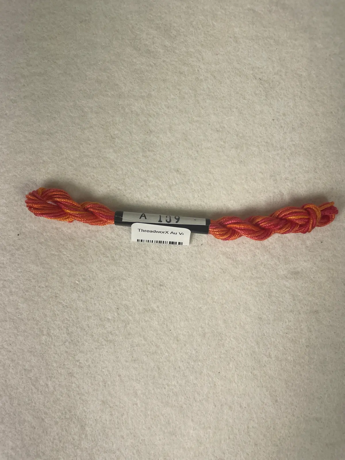 Threadworx Au Ver A Soie O/D Silk- A109 Wild Fire 1