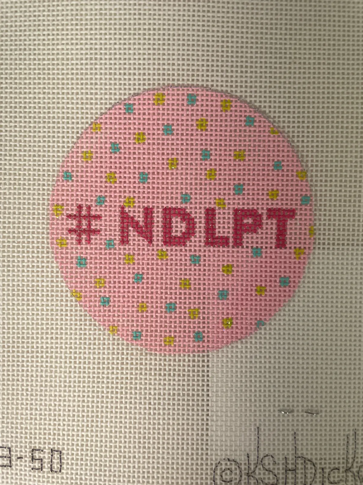 * Kate Dickerson Insl3-50 Planet Earth Lee 3" Round- #Ndlpt Lt Pink With Lime And Turquois Dots 1