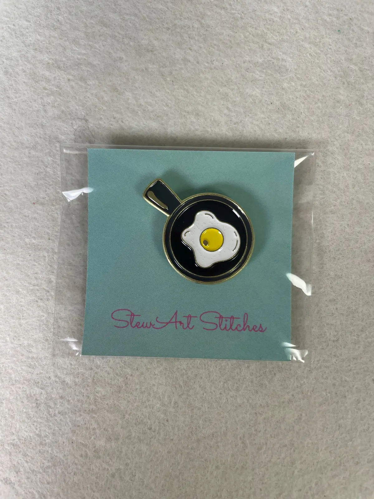 *Stewart Stitches Egg In Pan Needleminder 1