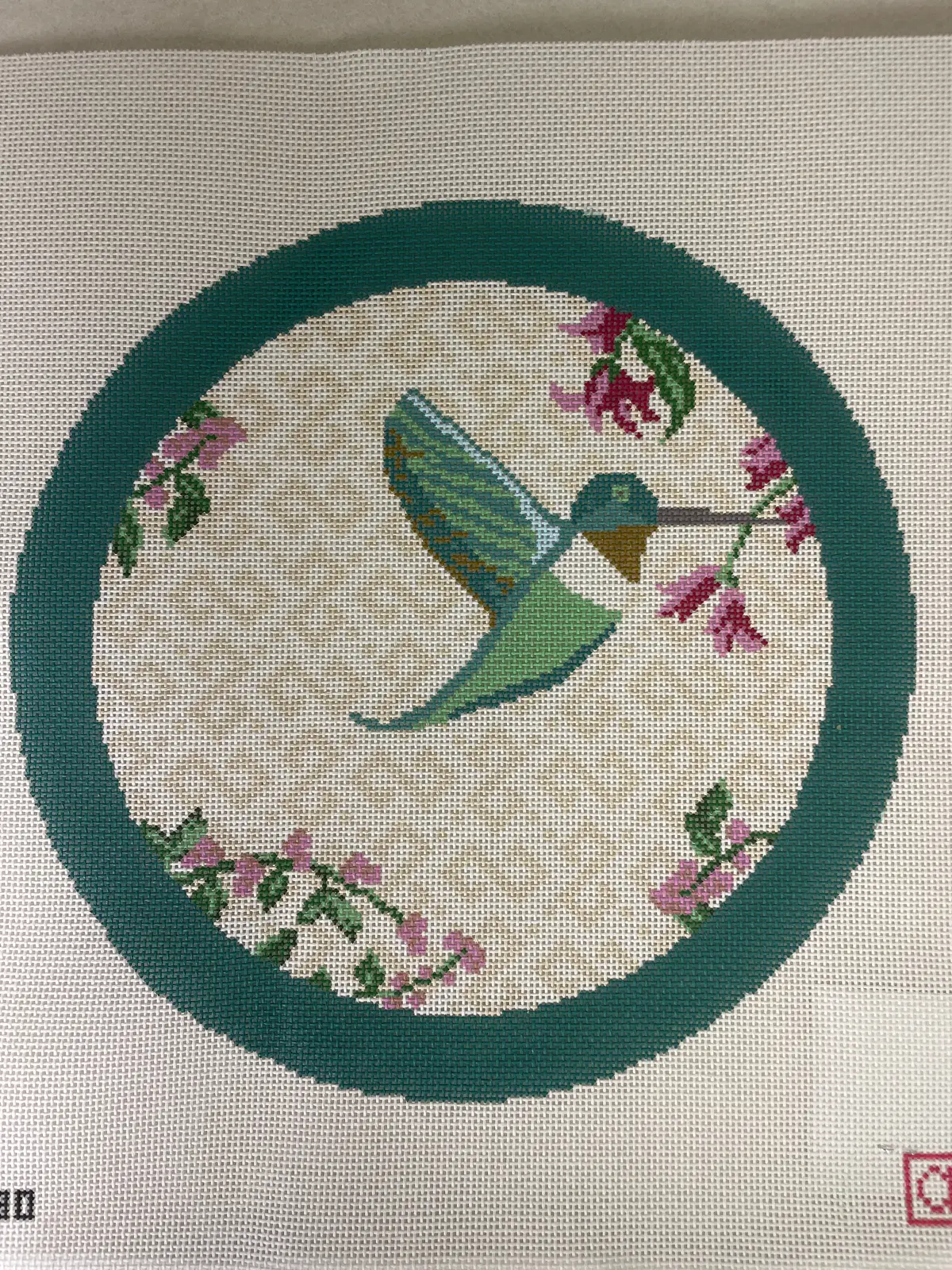 * Ann Kaye Aok190 12 Inch Round Hummingbird Pillow 1