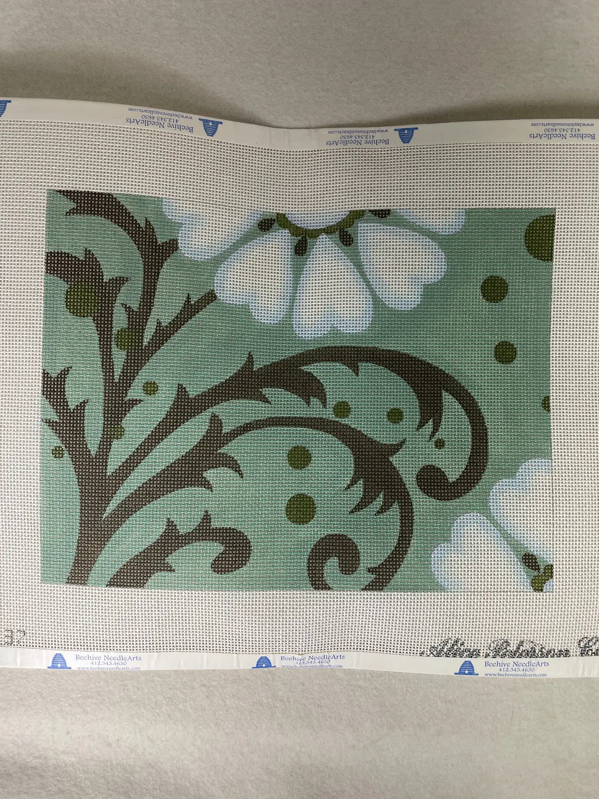 Sale/ Alice Peterson Company 2037 The White Daisy Canvas Plus Stitch Guide By Susan Portra 1
