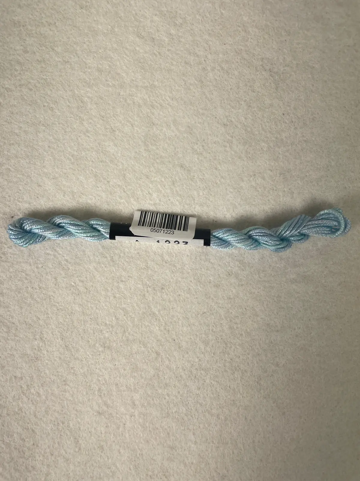 Threadworx Au Ver A Soie O/D Silk-  A1223 Clear Ocean 1
