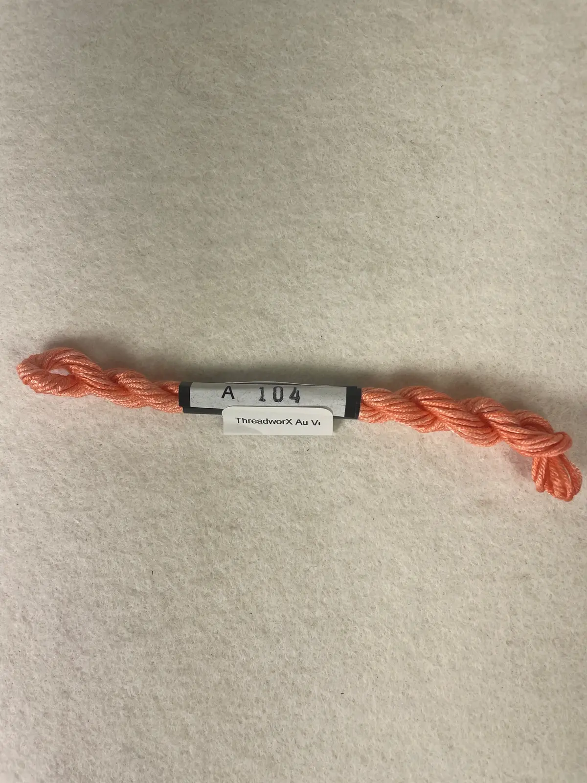 Threadworx Au Ver A Soie O/D Silk- A104 Fuzzy Peach 1