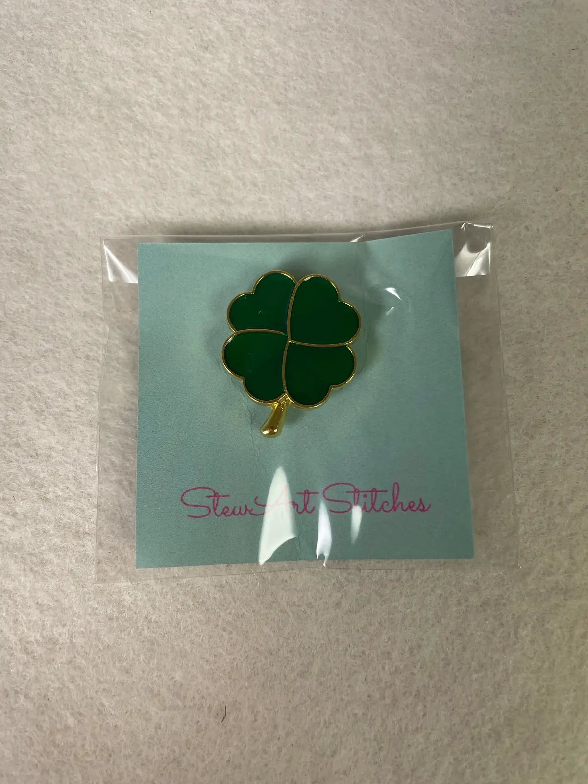 *Stewart Stitches Four Leaf Clover Needleminder 1