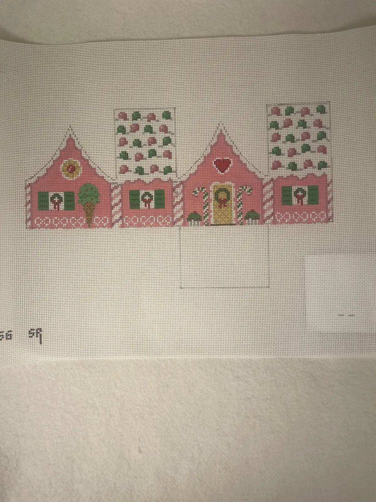 * Susan Roberts Needlepoint 6256-18 Gum Drops And Peppermint 3D Gingerbread House 1