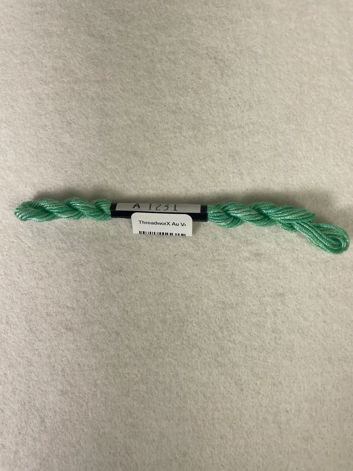 Threadworx Au Ver A Soie O/D Silk- A1231 Celtic Green 1