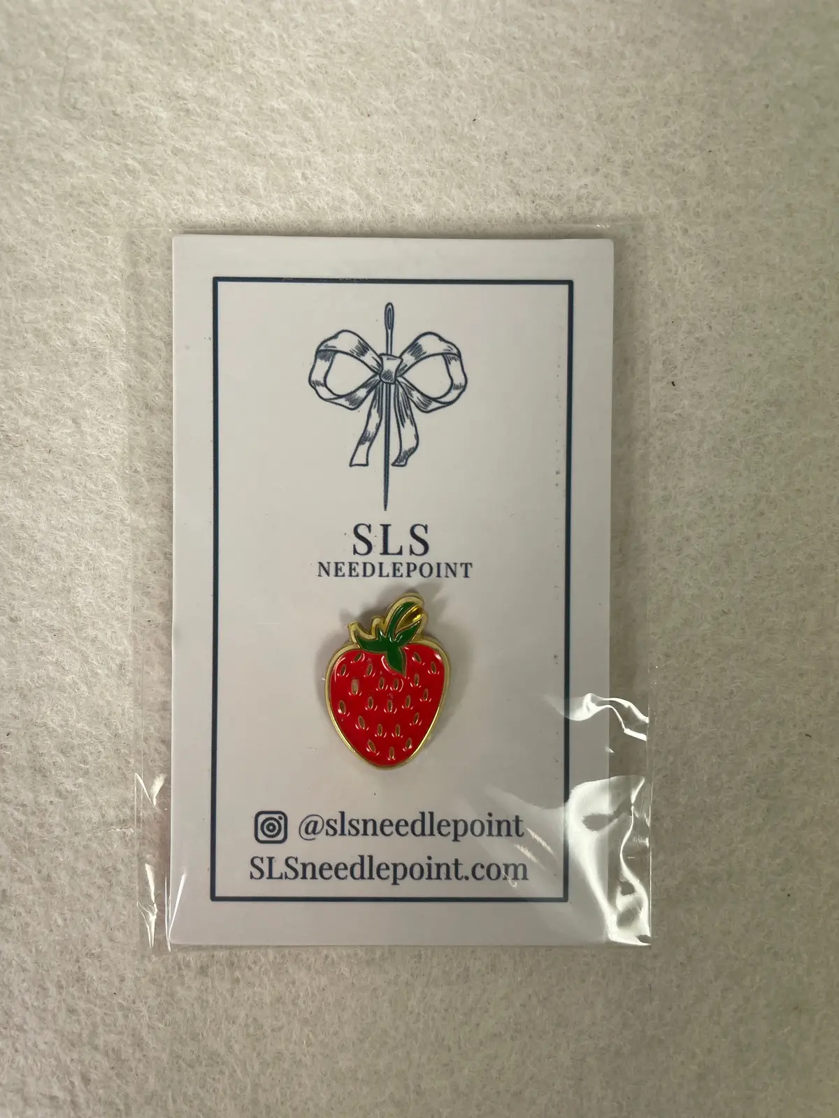 *Sls Needlepoint Strawberry Needleminder 1
