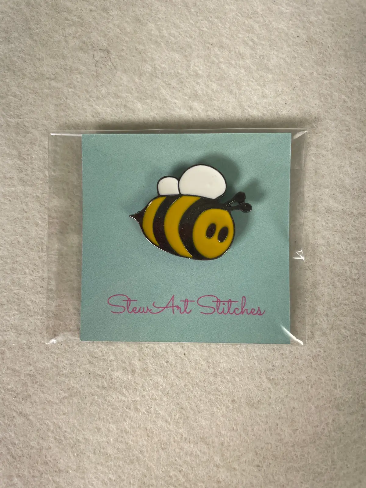 *Stewart Stitches Bumble Bee Needleminder 1