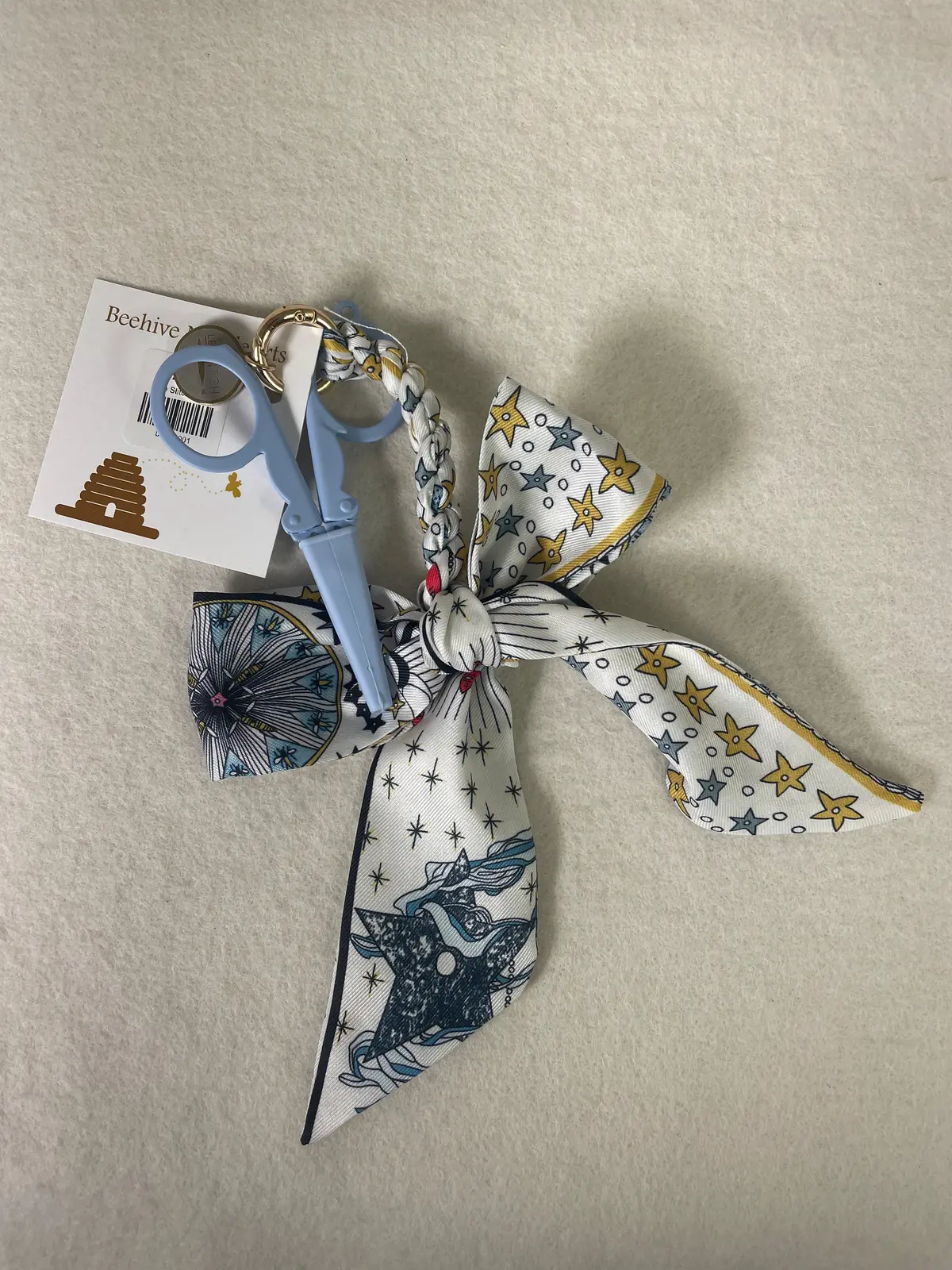 Le Stitch- The Bigger The Bow, White 1