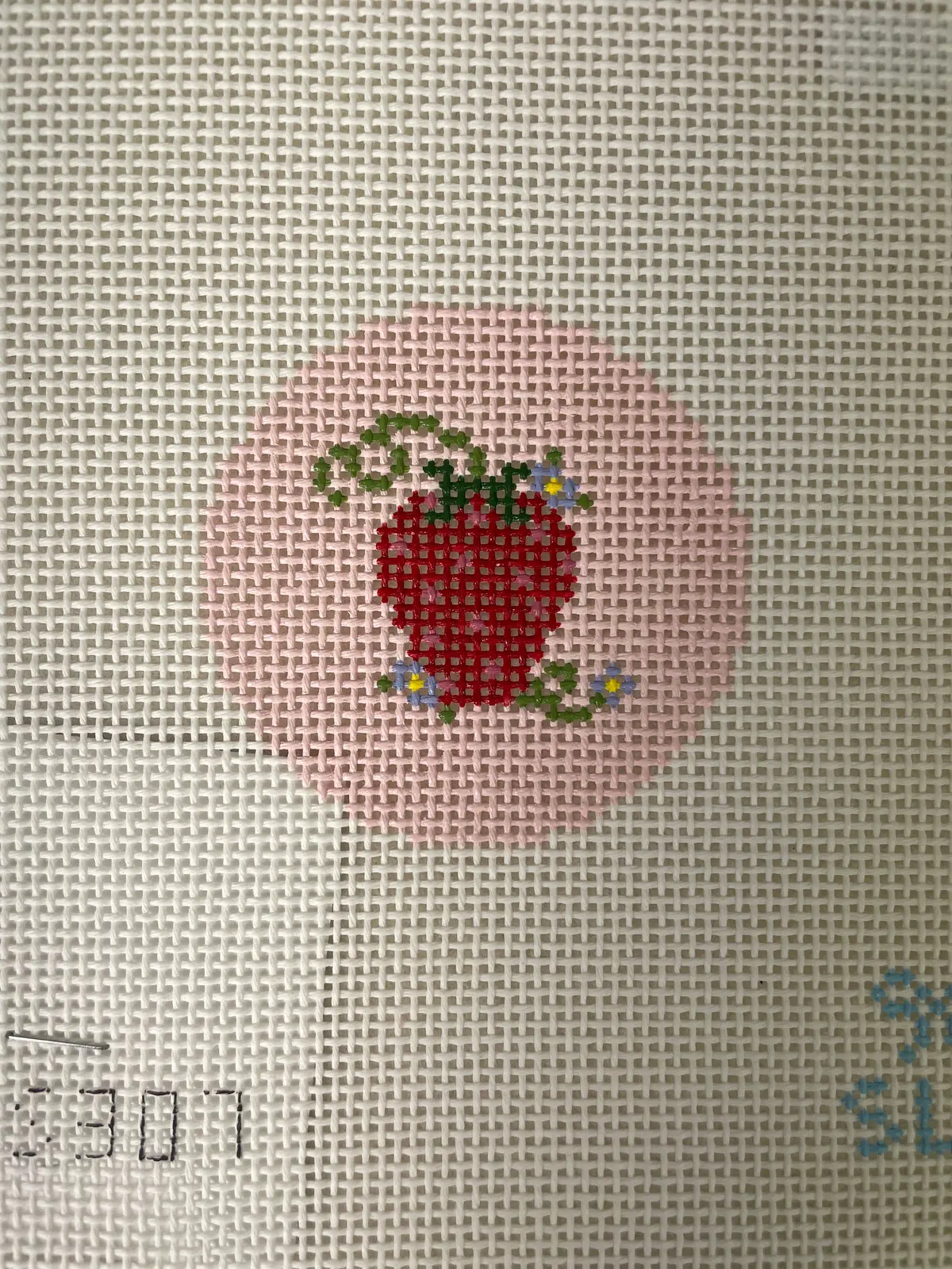 *Sls Needlepoint Sls307 Strawberry On Pink 1