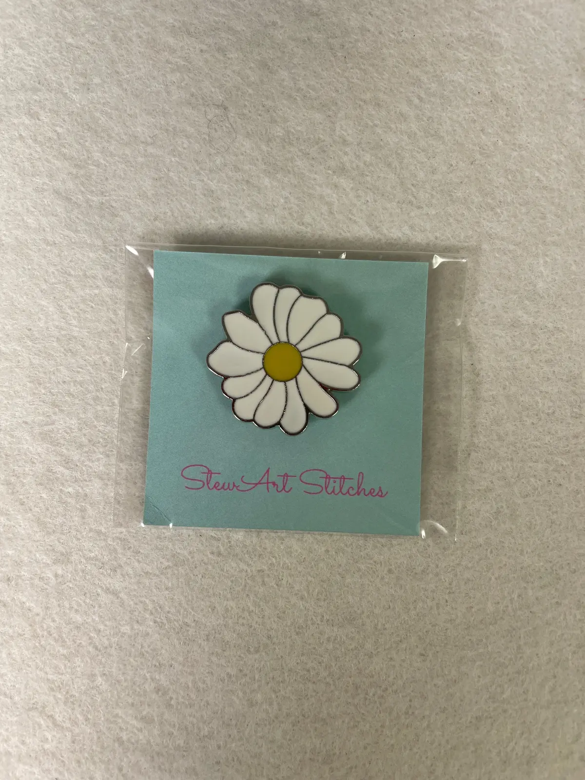 *Stewart Stitches Daisy Needleminder 1