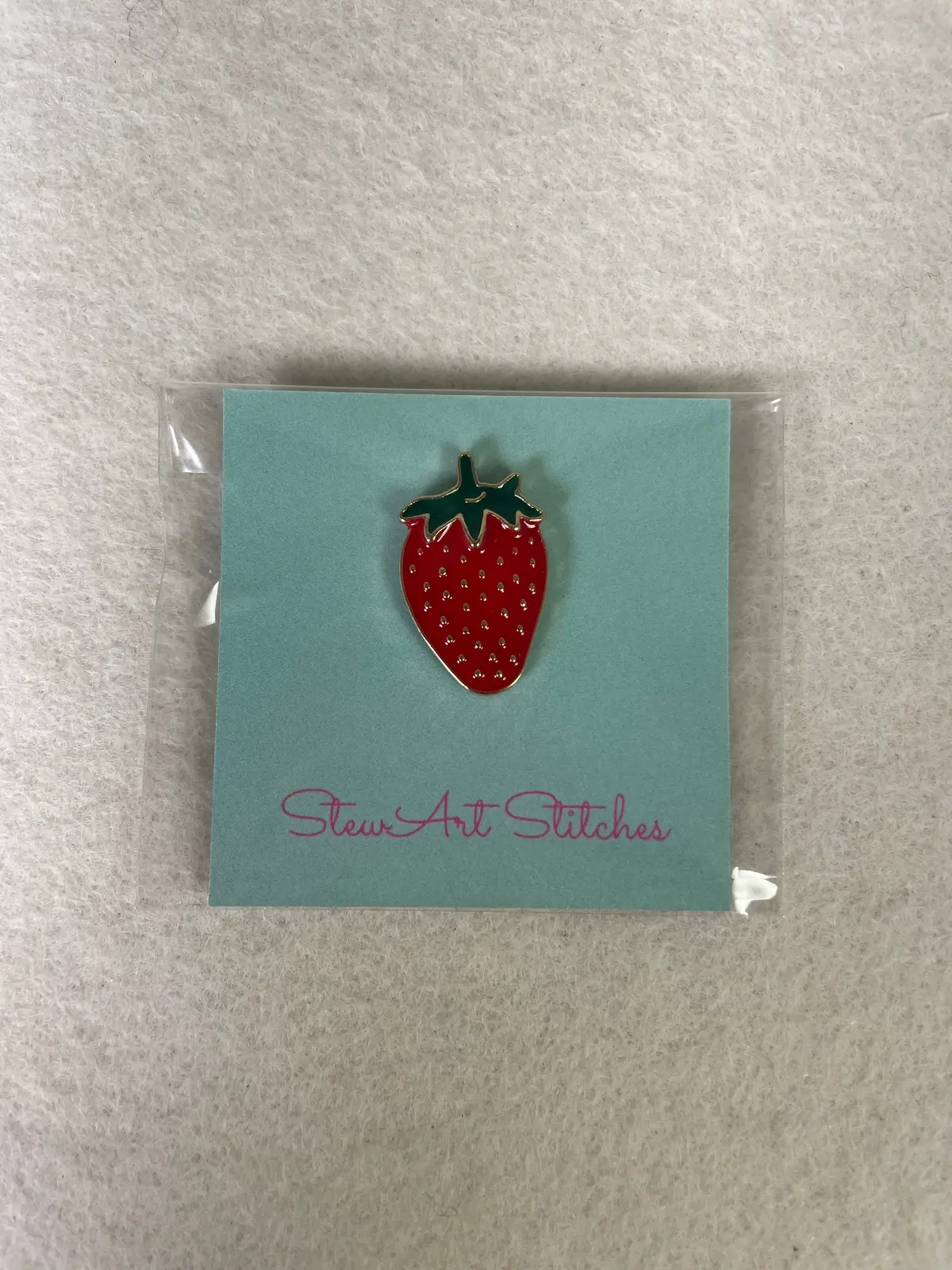 *Stewart Stitches Strawberry Needleminder 1