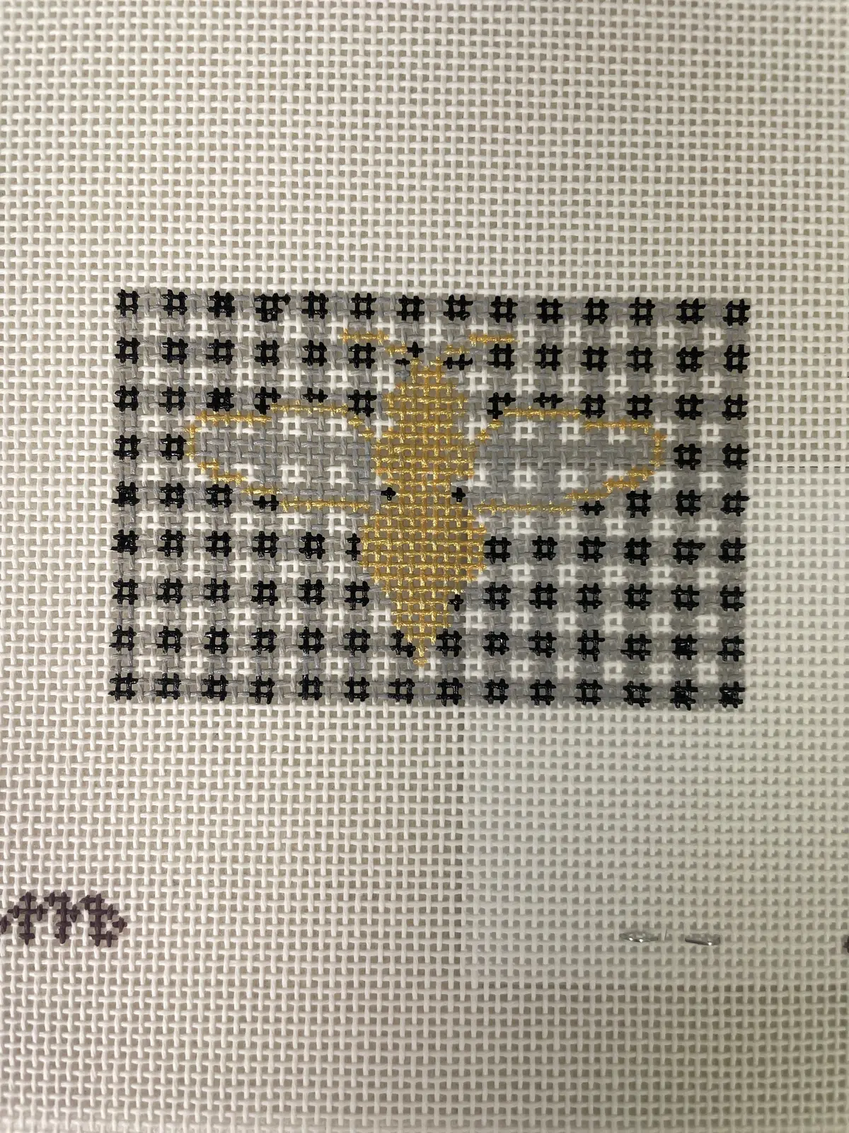 The Plum Stitchery 14E Bee And Gingham Insert 1