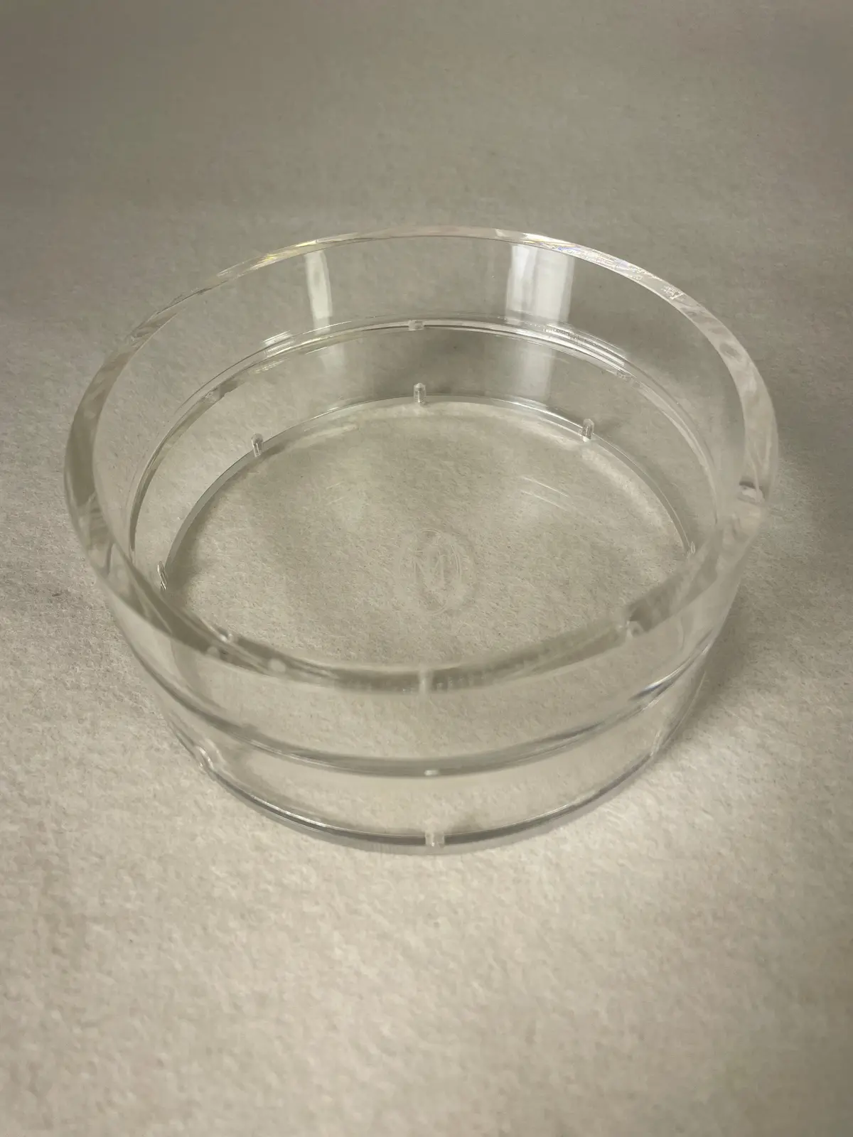 The Minted Design 4.25" Round Magnetic Acrylic Tray 1