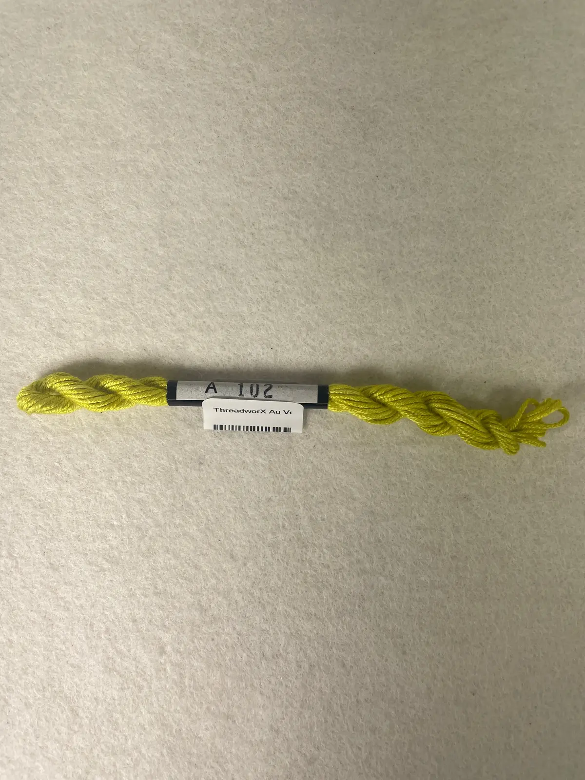 Threadworx Au Ver A Soie O/D Silk-  A102 Lemon Icing 1