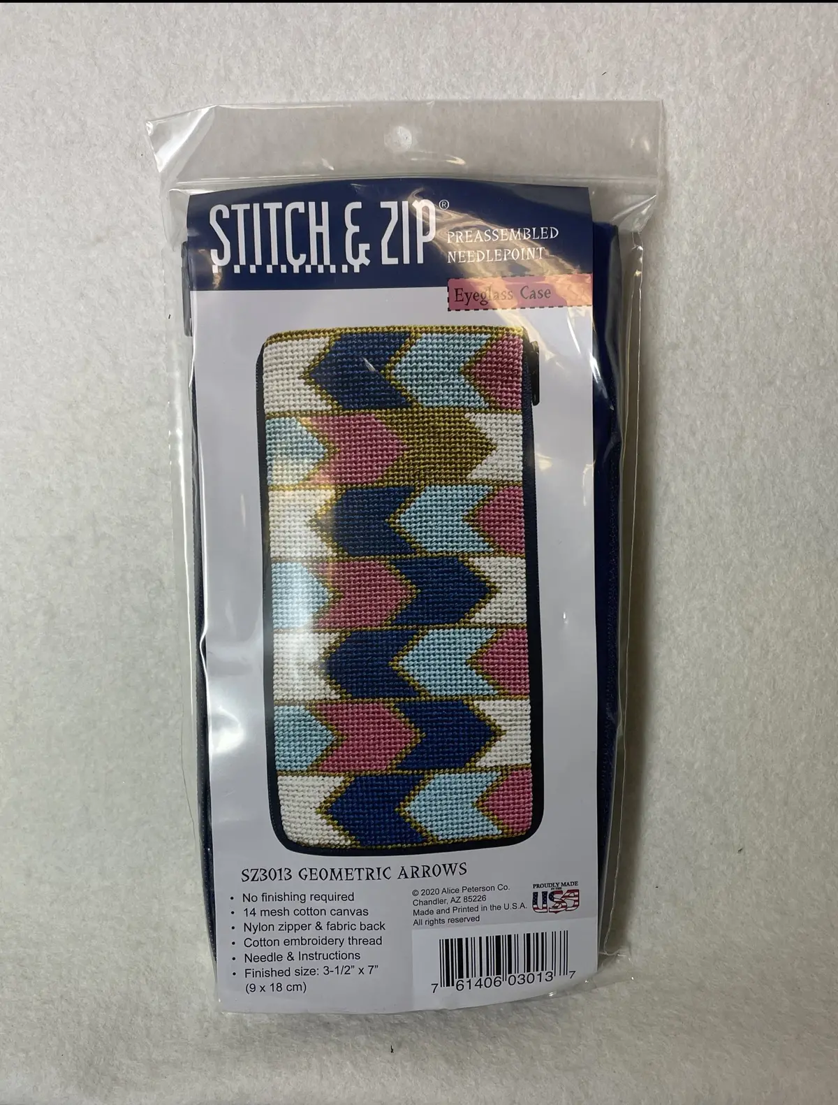 Alice Peterson Company Sz3013 Geometric Arrows Eyeglass Case 1