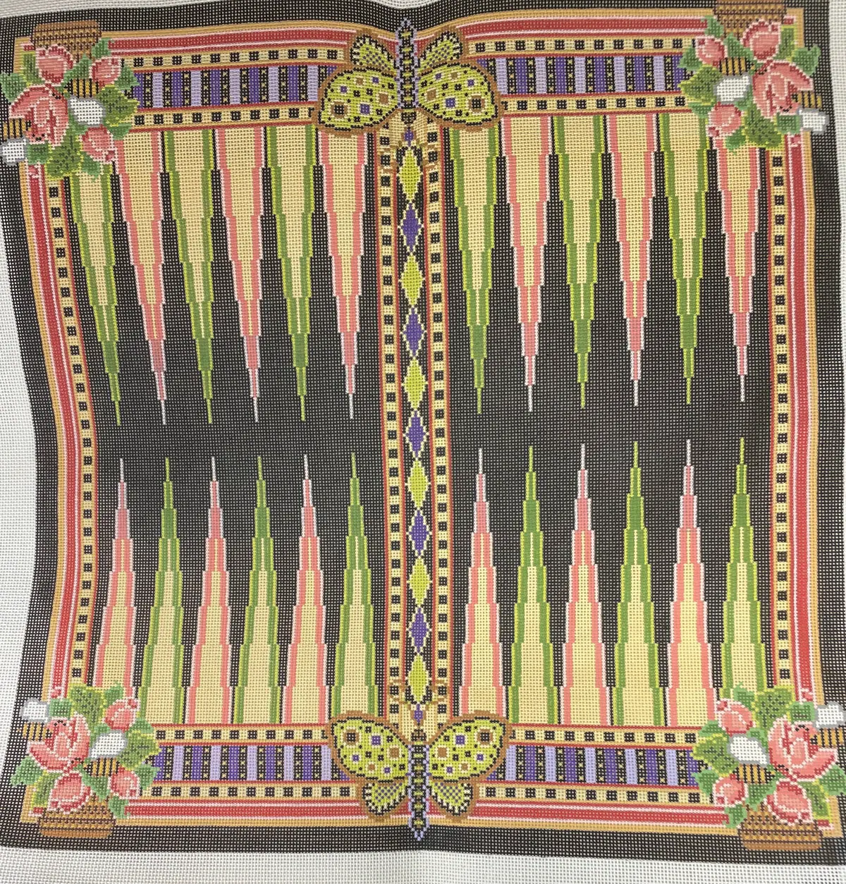 Canvasworks Traditions Bb1 Christmas Roses Backgammon Board With Accoutrements 1