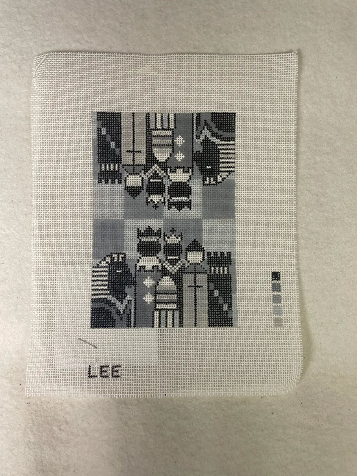 * Sale / Lee's Needle Arts Bc17 Chessmen 1