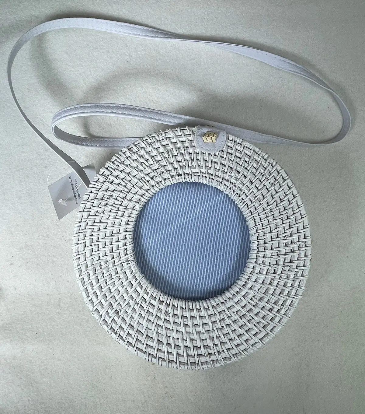 * Penny Linn Designs 4X4 Round Wicker Bag- White 1