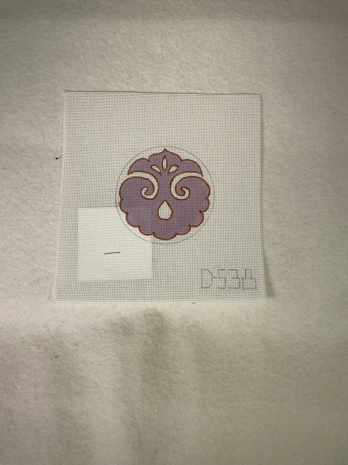 * Sale / Julia's Needleworks 18M D-538 Round 1