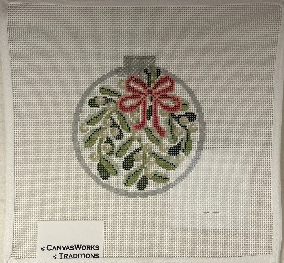 * Canvasworks Co33b Mistletoe Ornament - White 1