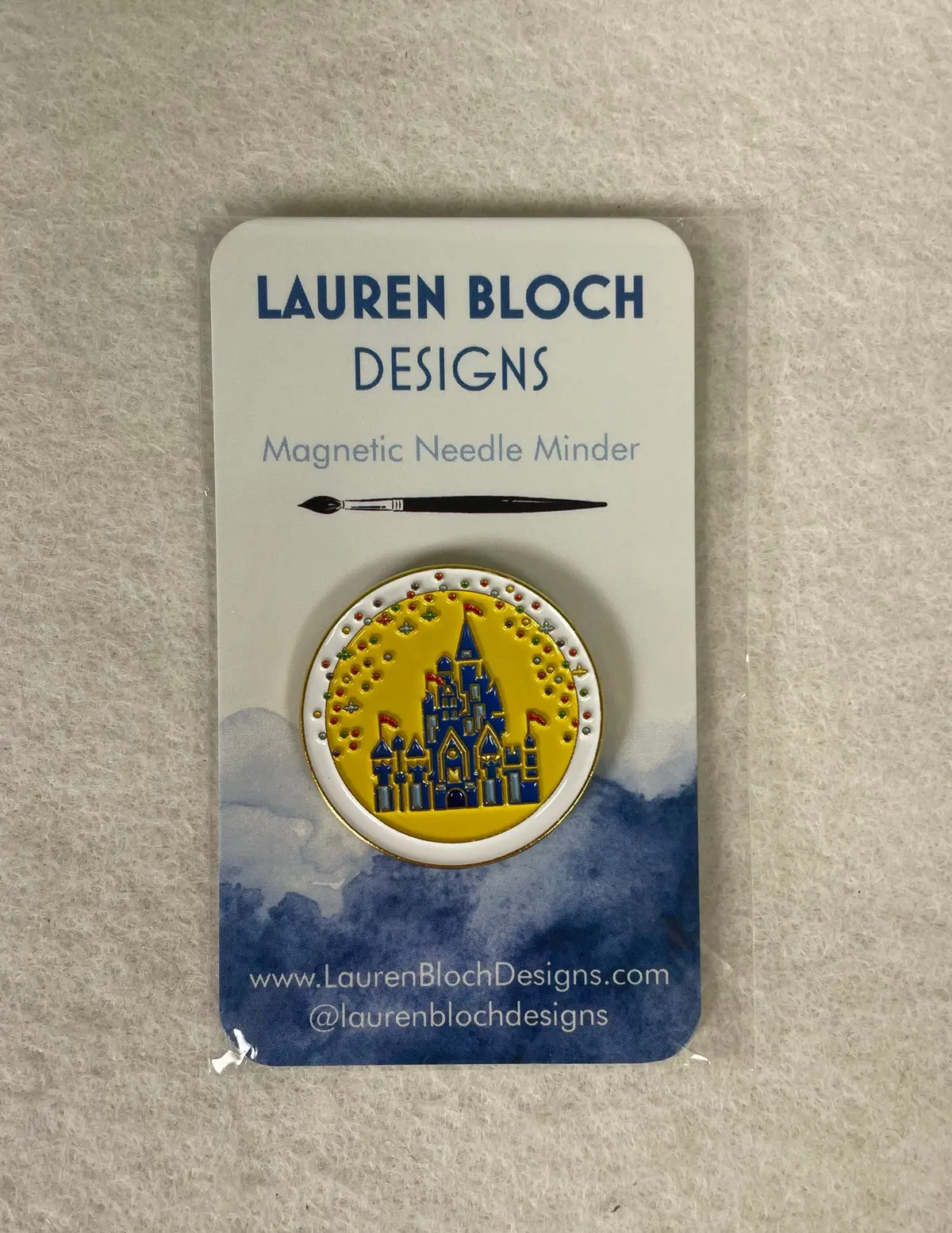 * Lauren Bloch Designs Nm02 Castle With Stars (Gold) Needle Minder 1